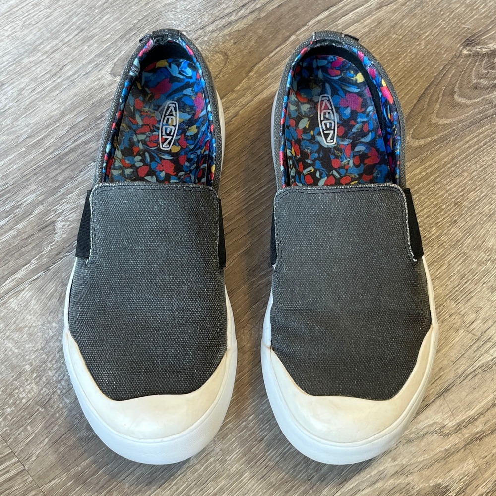 Keen Elsa IV Slip On Sneakers Dark Gray Canvas Floral Lining 1022564 Womens 7.5